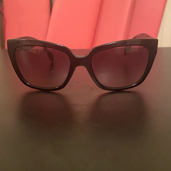Preloved  PRADA Black  sunglasses (non prescription)with  it’s original case - Picture 7 of 11